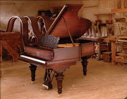 old-piano-image