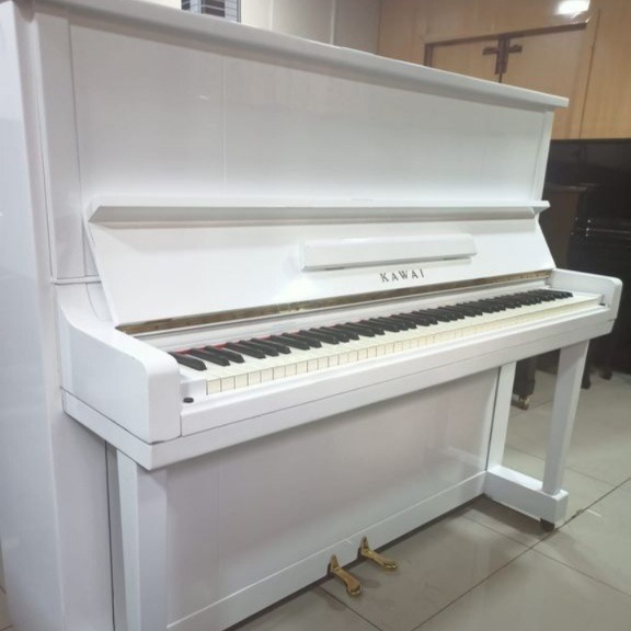 white-piano-image